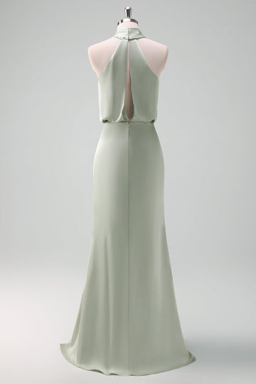 Vestido de dama de honor largo de satén con vaina de salvia polvorienta con cuello halter